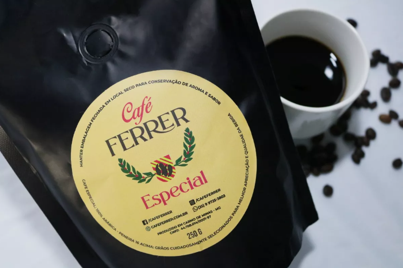 Café pronto na xícara